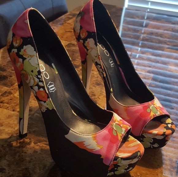 NWOT. Black floral Aldo high heels/ matching purse - Picture 8 of 8
